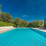 Bright One-Bedroom In A Quiet Area Wswimming Pool