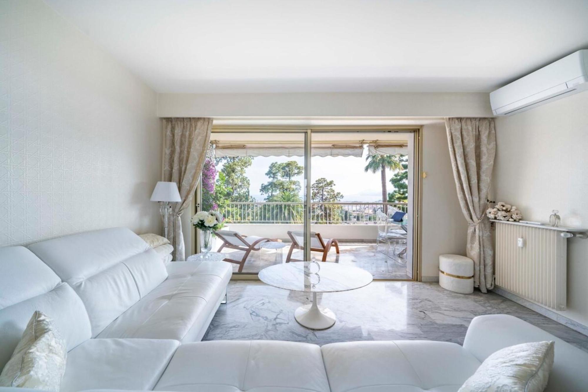 Bright One-bedroom In A Quiet Area Wswimming Pool