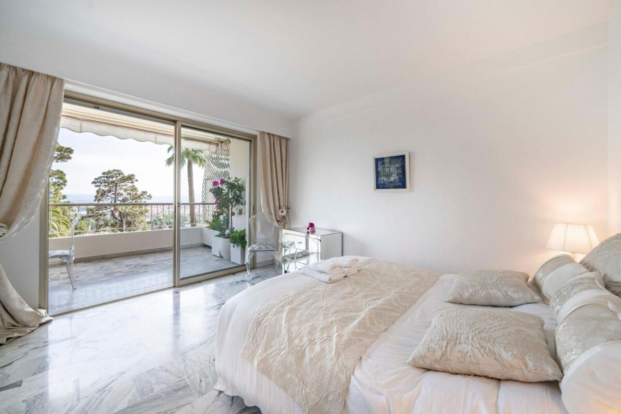 Bright One-bedroom In A Quiet Area Wswimming Pool
