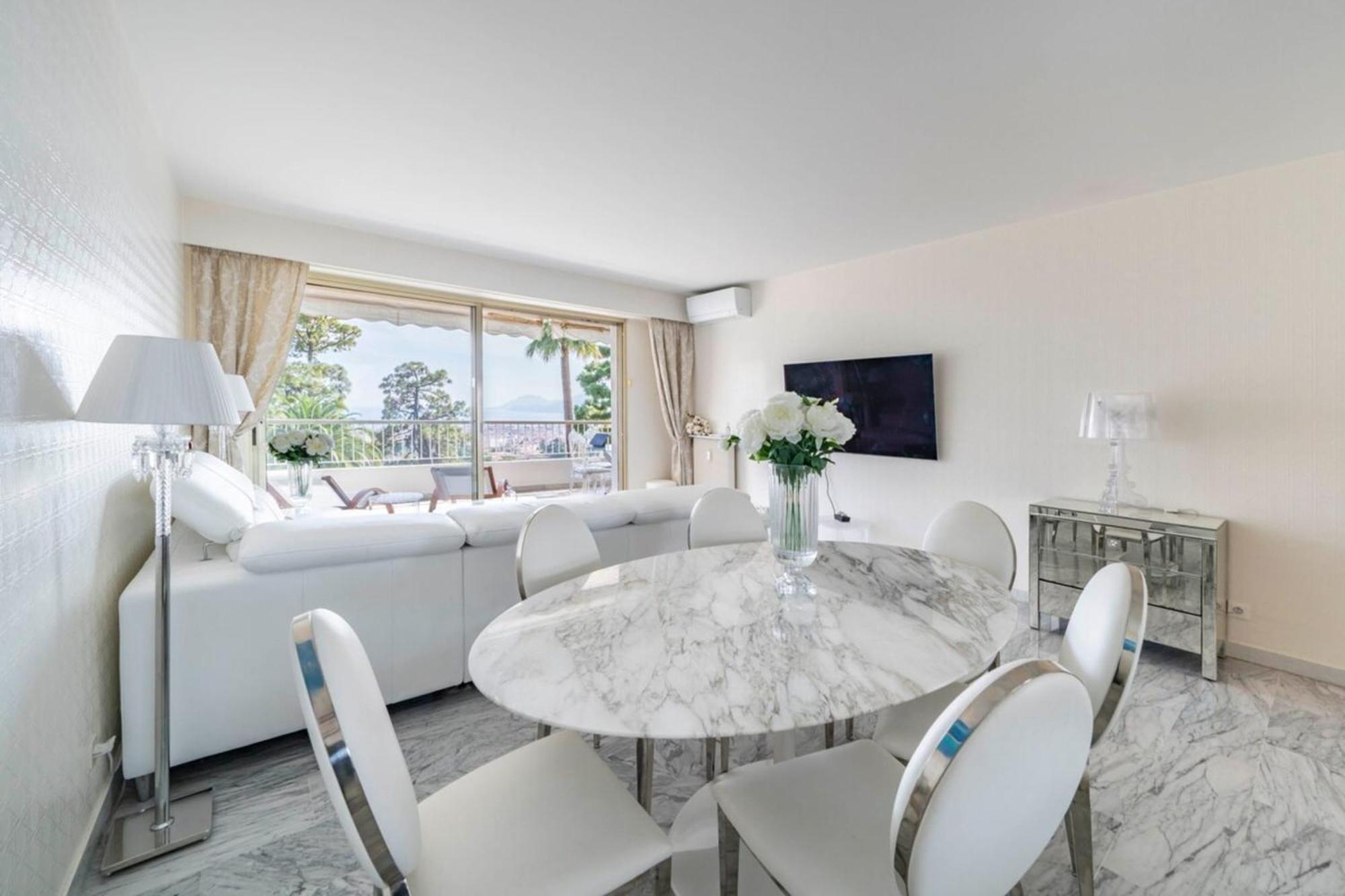 Appartement Bright One-bedroom In A Quiet Area Wswimming Pool *