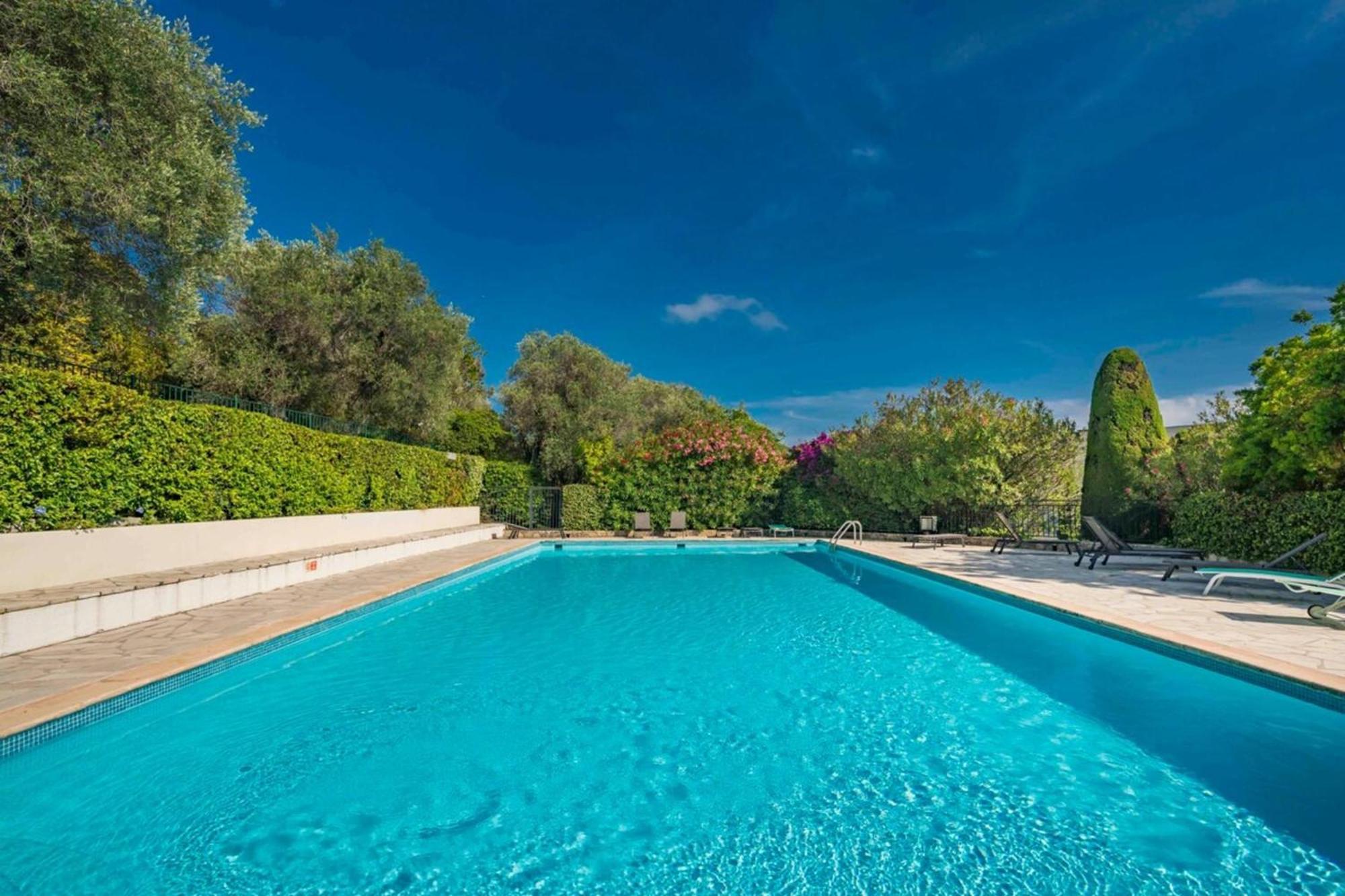 Bright One-bedroom In A Quiet Area Wswimming Pool Appartement Cannes